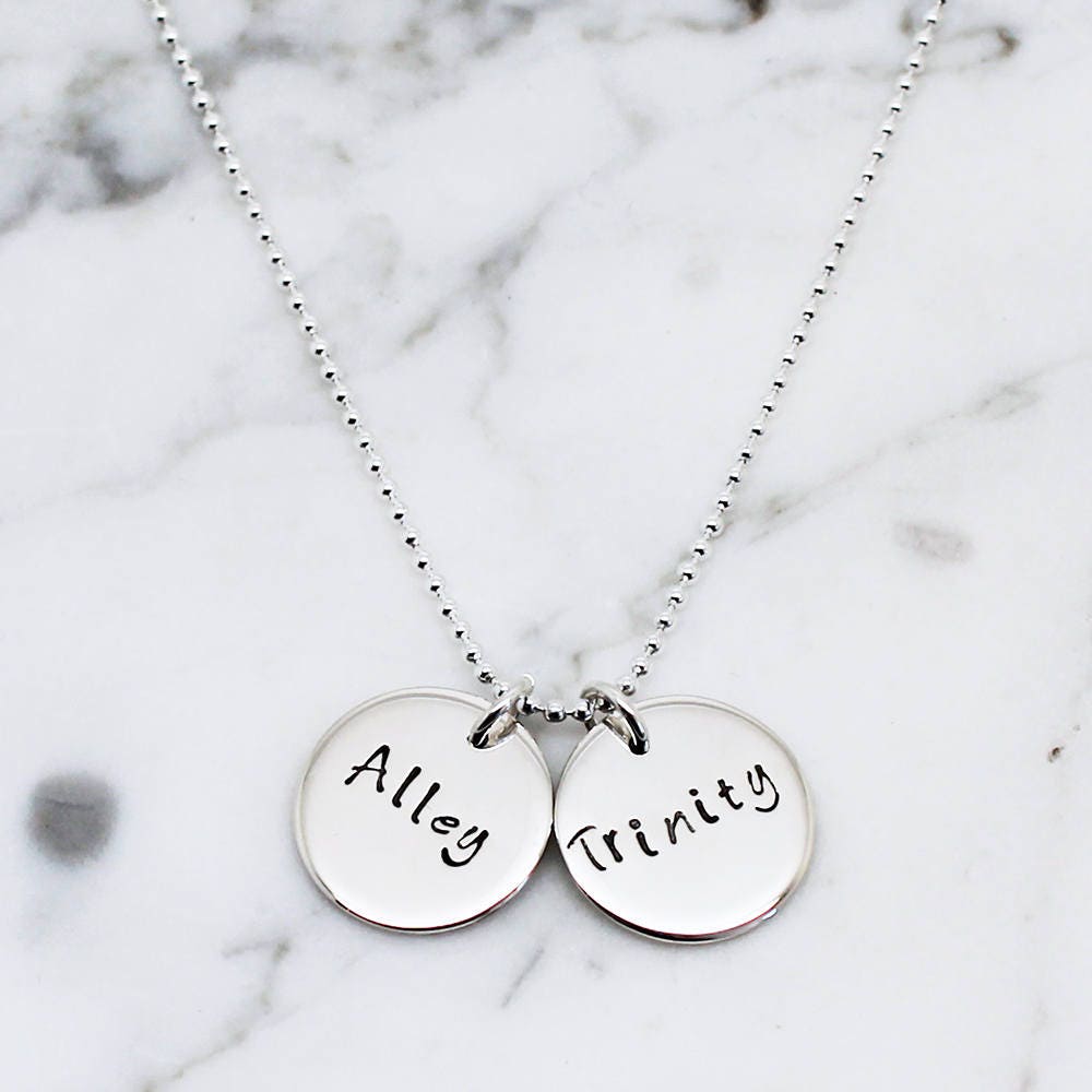 Personalisierte Doppel-Disc Sterling Silberne Halskette, Muttertag, Geschenke Für Mama, Disc-Halskette, Personalisierte Scheibe, Disc-Reize Personalisierte Doppel-Disc Sterling Silberne Halskette, Muttertag, Geschenke Für Mama, Disc-Halskette, Personalisierte Scheibe, Disc-Reize von HilaryandJune