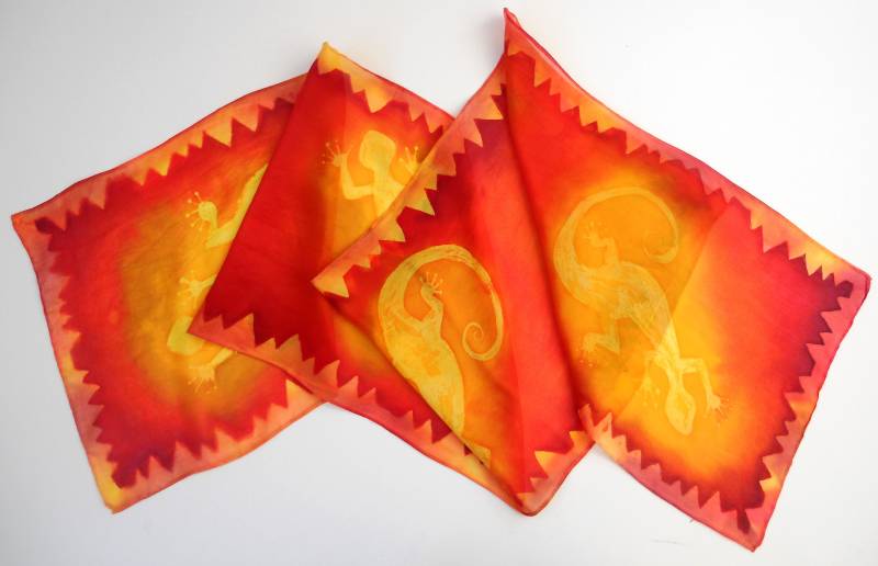 Handbemalter Seidenschal Mit Lebhaften Farben, in Schattierungen Von Gelb Bis Rot, Einem Afrikanisch Inspirierten Eidechsenmuster. Ooak Geschenk Für Handbemalter Seidenschal Mit Lebhaften Farben, in Schattierungen Von Gelb Bis Rot, Einem Afrikanisch Inspirierten Eidechsenmuster. Ooak Geschenk Für von Hilaryjanedesign