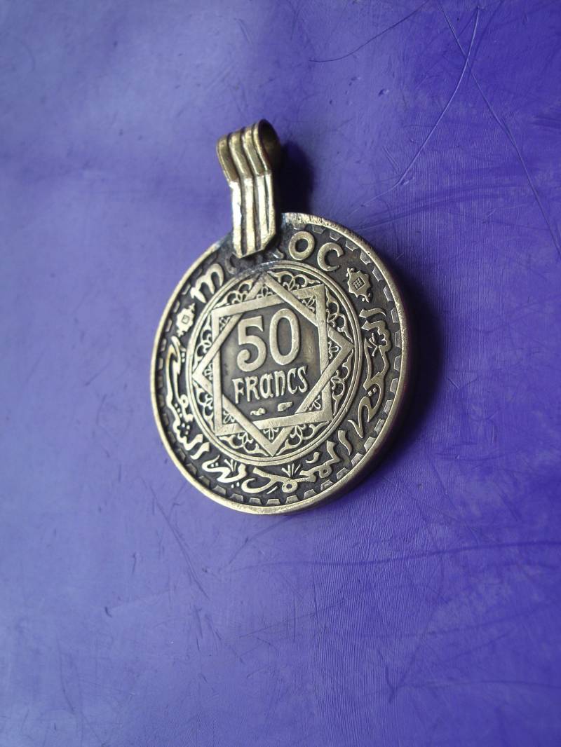 Messing Goldfarbener Münzanhänger Mit Öse - Sonstiges Messing Goldfarbener Münzanhänger Mit Öse - Sonstiges von HilarysBazaar