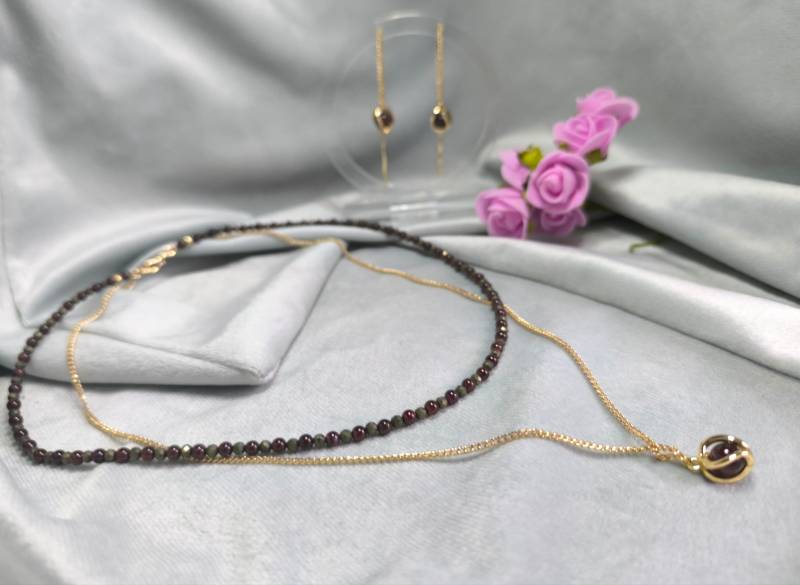 Jewelry Set With Pyrope Garnet & Pyrite - Necklace Earrings For Strength Confidence. Handcrafted Jewelry Set With Pyrope Garnet & Pyrite - Necklace Earrings For Strength Confidence. Handcrafted von HilfeausderNatur