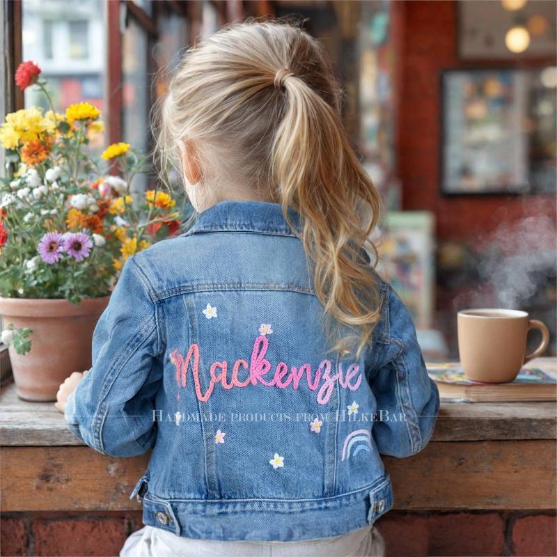 Bestickte Jeans Jacke Personalisiertes Geschenk Für Babys Und Kleinkinder von HilkeBar