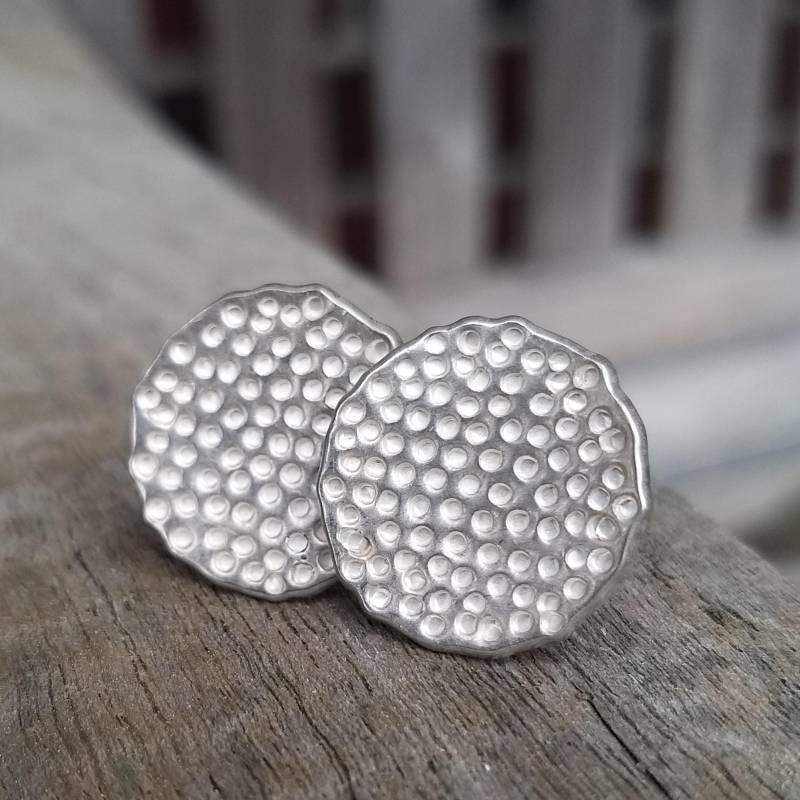 Mittelgroße Silber Ohrstecker Rund - Handmade von HilkkaSejaSchmuck