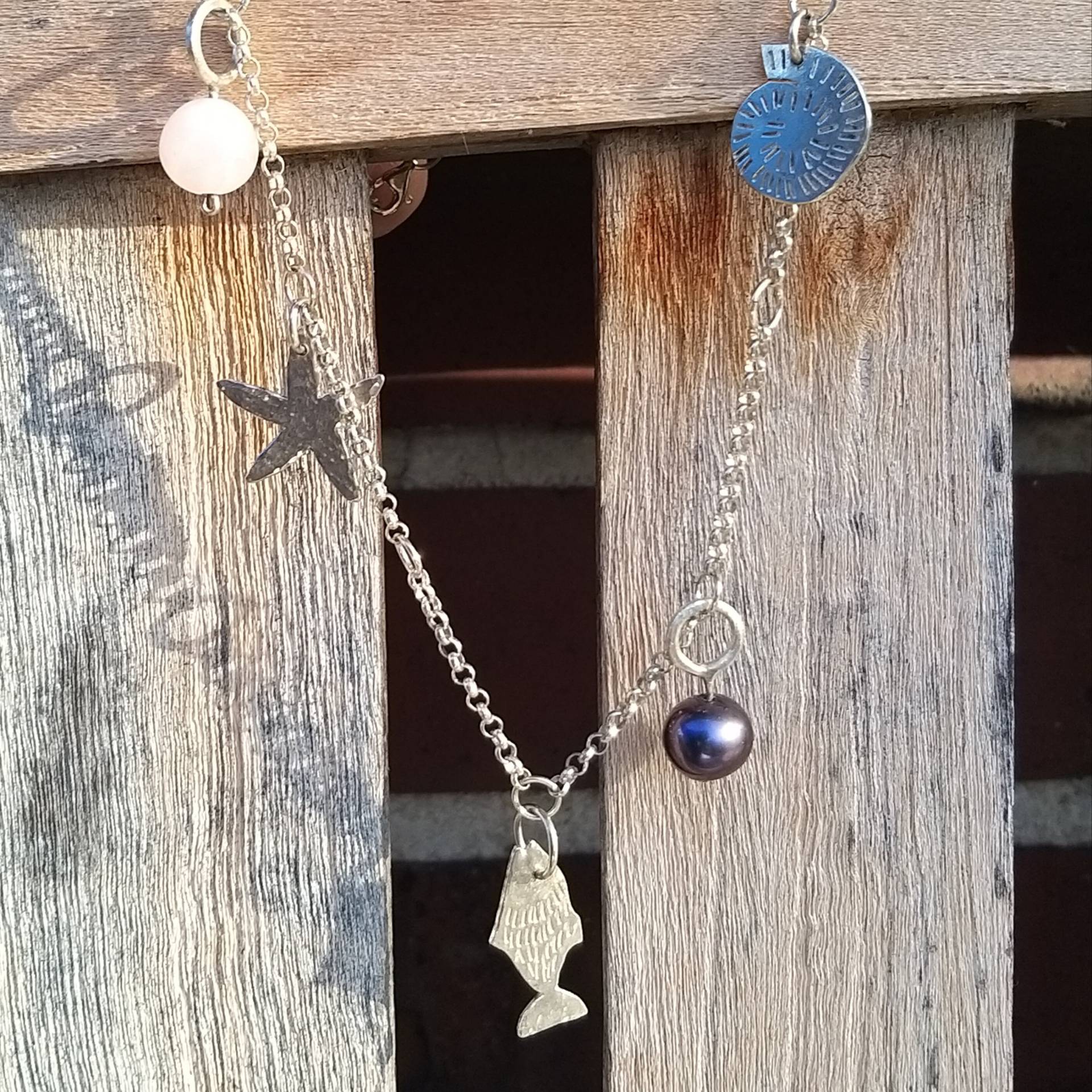 Sommerliche Sammelkette Silber, Rosenquarz, Süßwasserperle von HilkkaSejaSchmuck