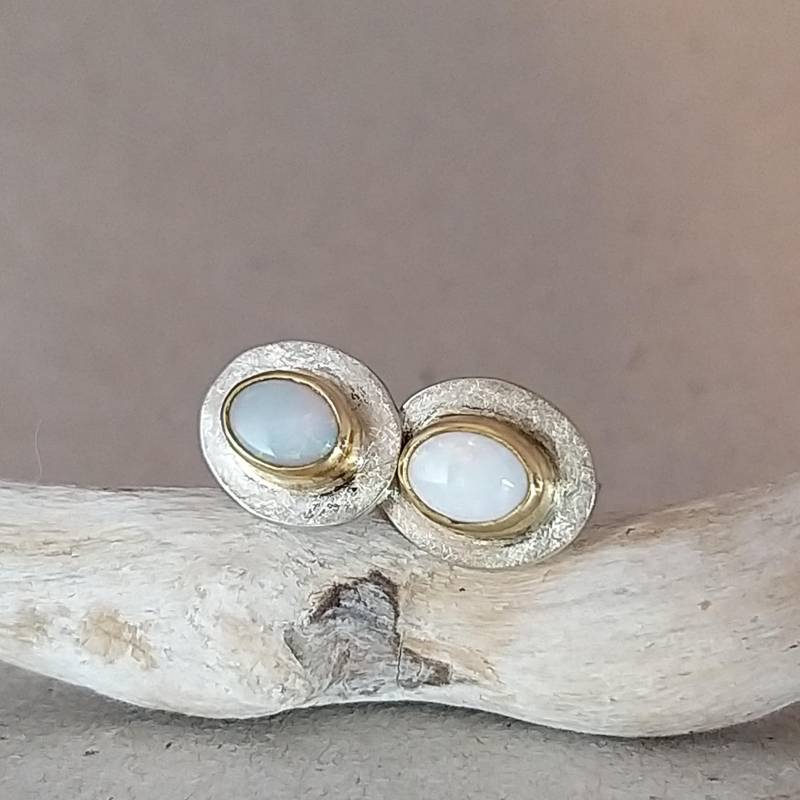 Unikat - Ohrstecker Mit Opal Oval in Silber Und Gelbgold von HilkkaSejaSchmuck
