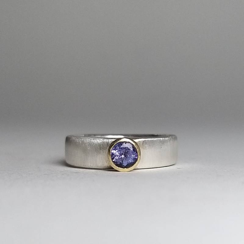 Unikat - Tansanit Ring in Silber Und Roségold von HilkkaSejaSchmuck