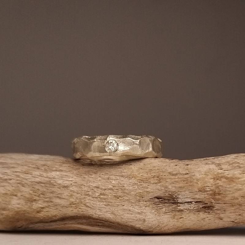Verlobungsring Silber Mit Brillant in Starker Struktur von HilkkaSejaSchmuck
