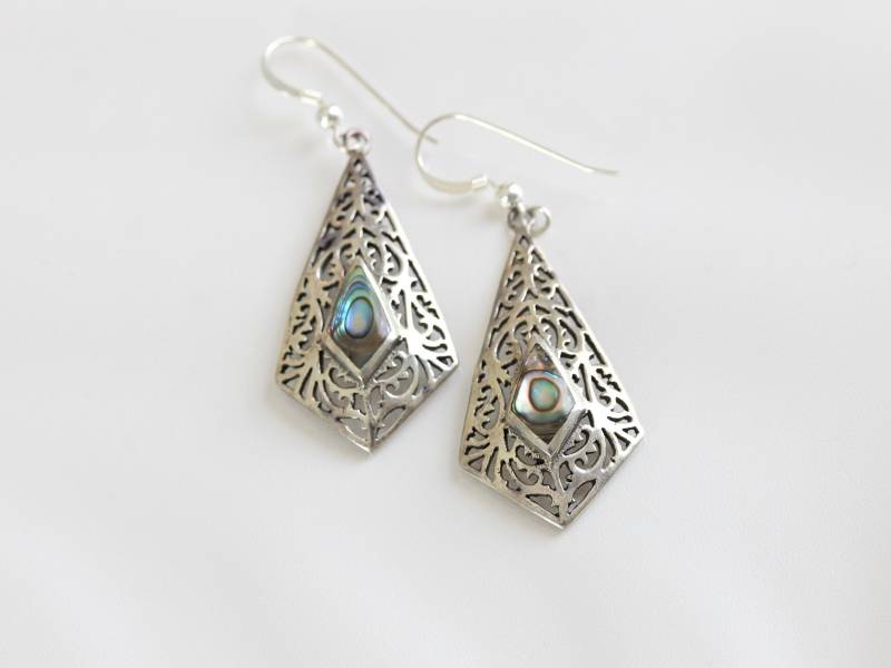 Abalone Filigrane Drachen Tropfen Silber Ohrringe von HillChapelSilver