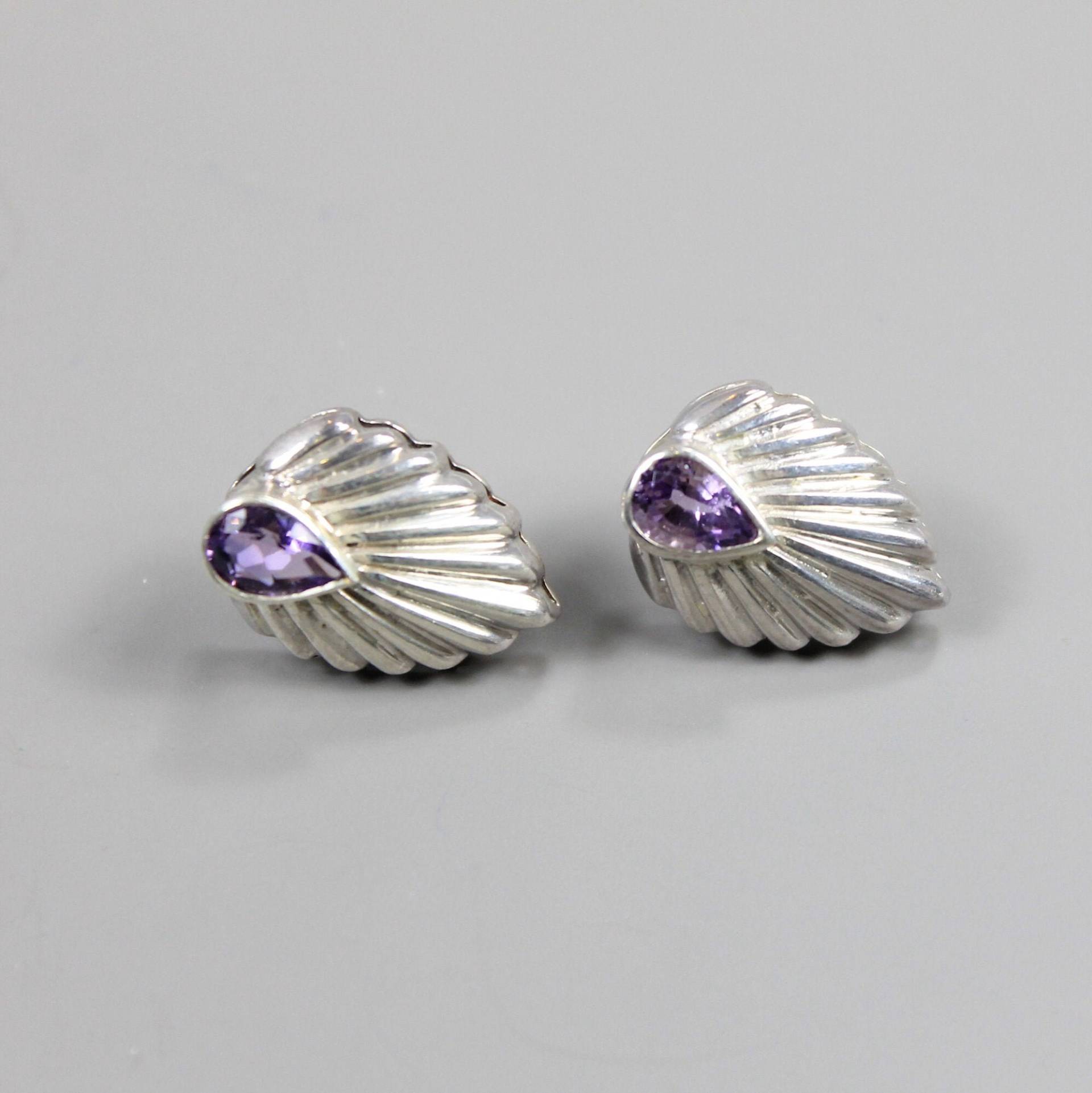 Amethyst Und Sterling Silber Gerippte Schild Ohrringe von HillChapelSilver