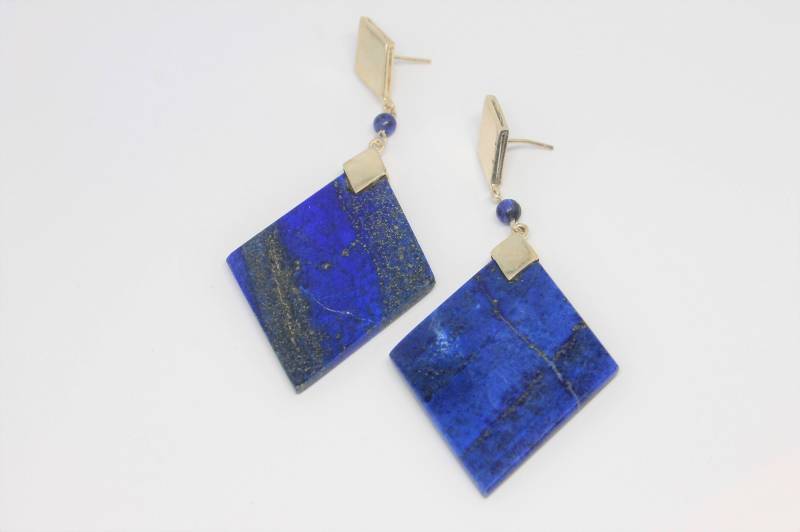 Lapislazuli Diamantförmige Tropfen Silberohrringe Mit Perlen von HillChapelSilver