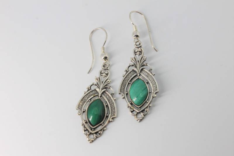 Malachit Art Deco Scroll Silberohrringe von HillChapelSilver