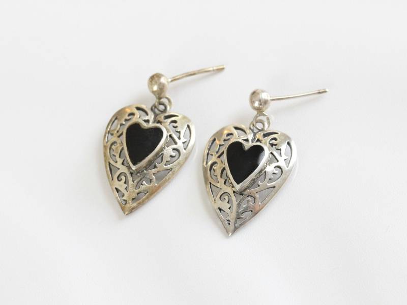 Onyx Filigran Herz Tropfen Silber Ohrringe von HillChapelSilver