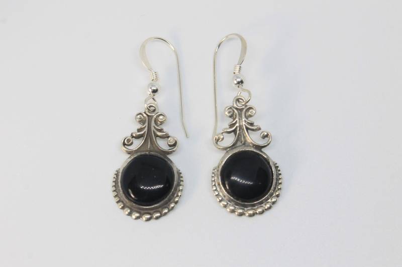 Onyx Scroll Drop Silber Ohrringe von HillChapelSilver