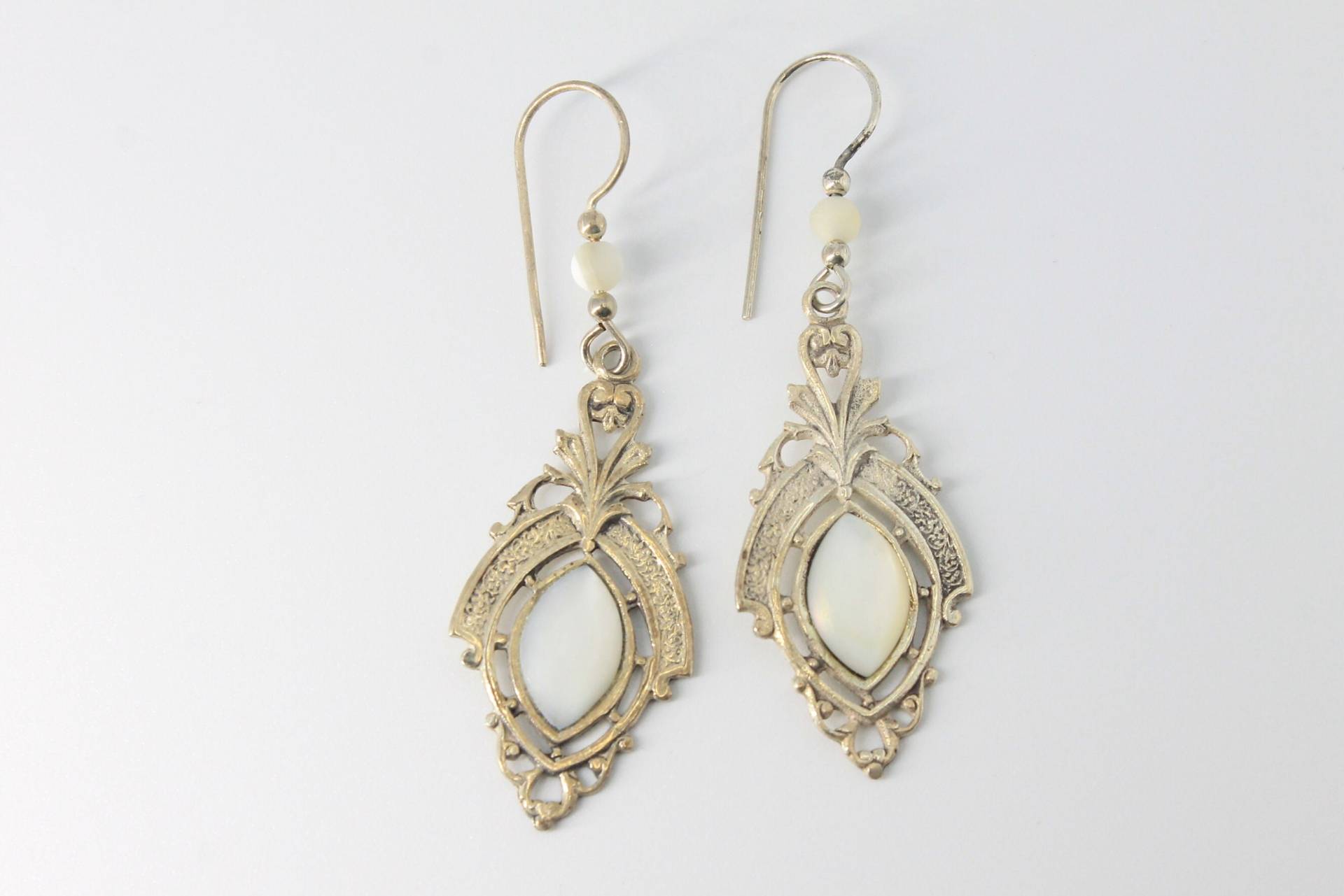 Perlmutt Art Deco Scroll Silberohrringe Perlmutt Art Deco Scroll Silberohrringe von HillChapelSilver