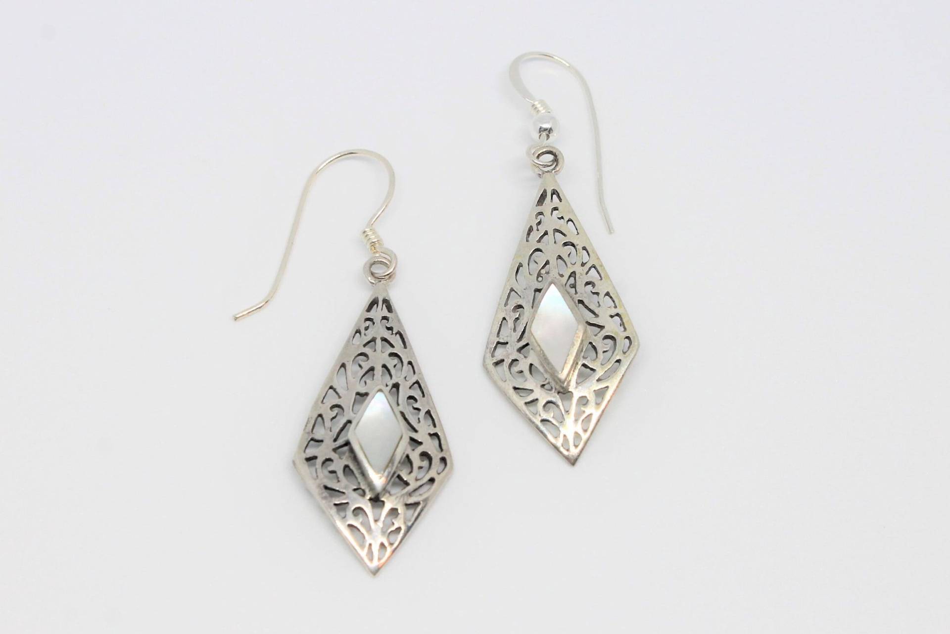 Perlmutt Rhombus Tropfen Silber Ohrringe French Hooks Perlmutt Rhombus Tropfen Silber Ohrringe French Hooks von HillChapelSilver