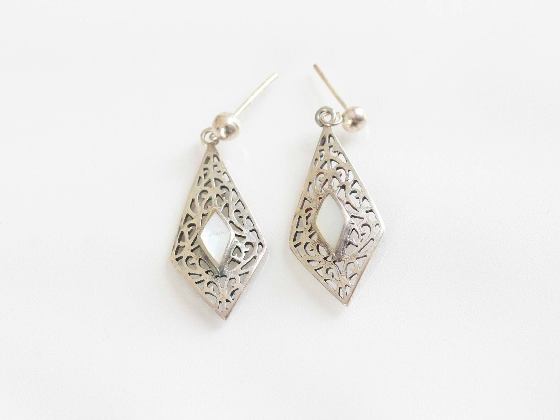 Perlmutt Rhombus Tropfen Silber Ohrringe Perlmutt Rhombus Tropfen Silber Ohrringe von HillChapelSilver