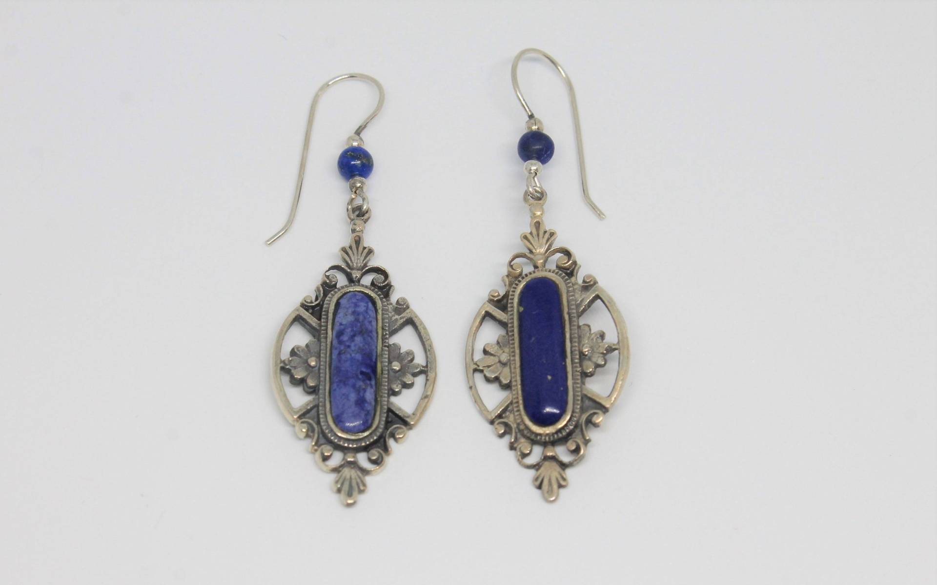 Sodalith Boho Floral Scroll Silber Tropfen Ohrringe Perlenhaken - Unikat Sodalith Boho Floral Scroll Silber Tropfen Ohrringe Perlenhaken - Unikat von HillChapelSilver