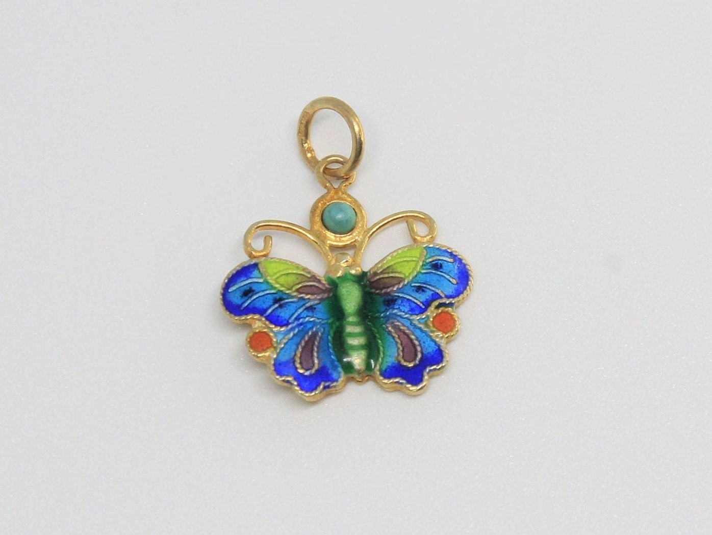 Vintage Cloisonné Blauer Schmetterling Silber/Gold-Ton Anhänger Mit Türkis Akzent von HillChapelSilver