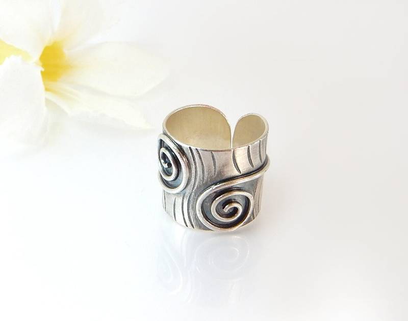 Karen Hill Tribe Silber Erhöht Doppelspirale Breit Gebändert Ring - Sterling Damen von HillTribeSilverNZ