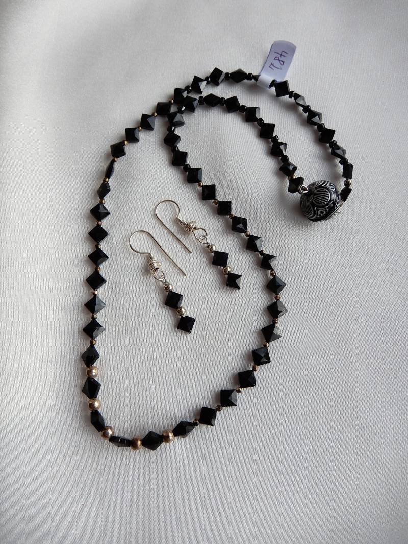 Edelstein-Schmuckset Collier Und Ohrhänger Edler Schwarzer Spinell Fac. Rauten 4x4mm, Design-Magnet, Unikat, Geschenk von HillaBeads