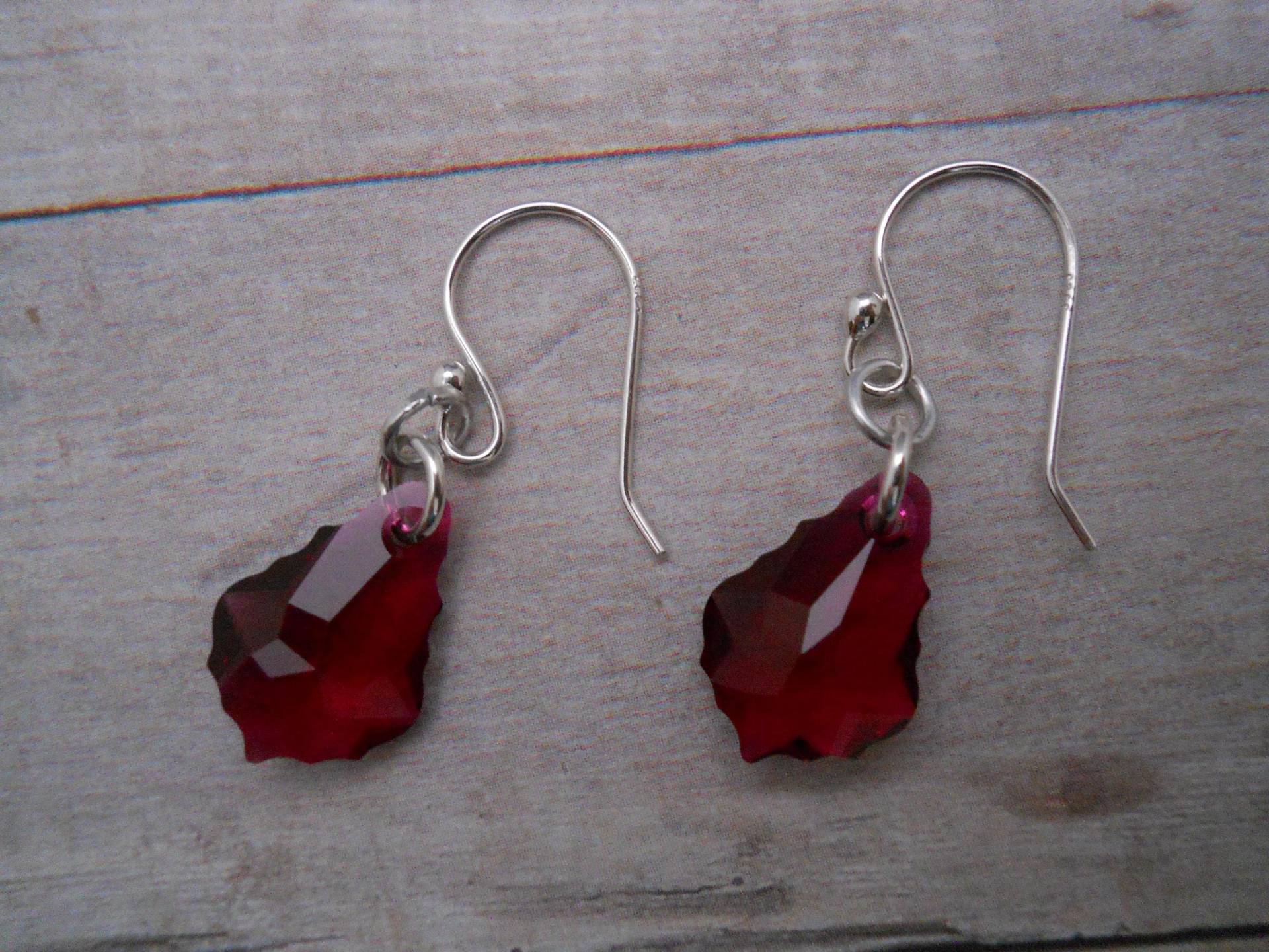 Ohrringe Barock Rot Swarovski Kristalle, Sterling Silber Ohrhaken Ohrringe Barock Rot Swarovski Kristalle, Sterling Silber Ohrhaken von HillcrestStudio