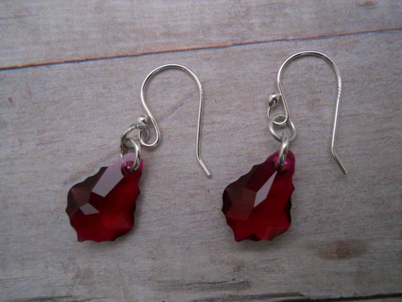 Ohrringe Barock Rot Swarovski Kristalle, Sterling Silber Ohrhaken Ohrringe Barock Rot Swarovski Kristalle, Sterling Silber Ohrhaken von HillcrestStudio