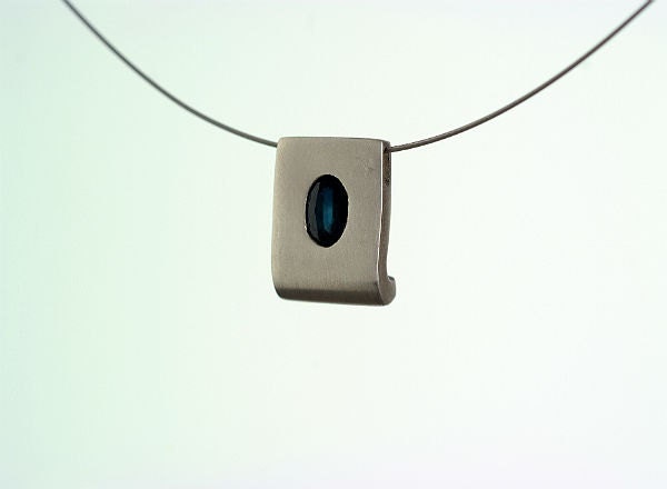 Ovaler Saphir Auf Draht von Hillyo