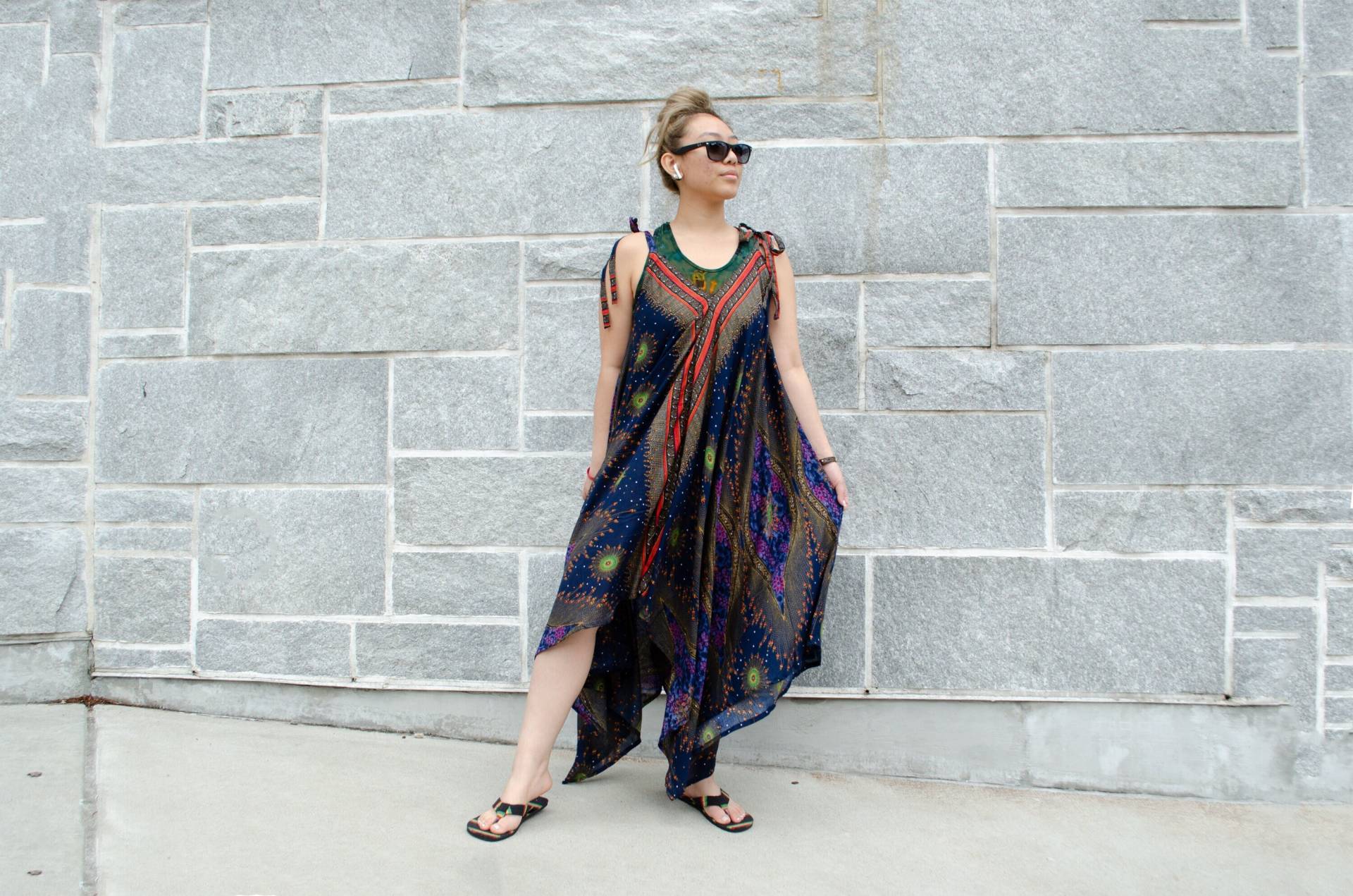 Handgemachter Viskose Jumpsuit | Handmade in Nepal - One Size Sommermode 2022 Boho Hippie Feder Batik Design von HimalayanFashion