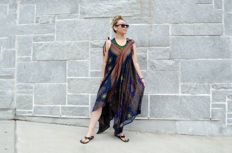 Handgemachter Viskose Jumpsuit | Handmade in Nepal - One Size Sommermode 2022 Boho Hippie Feder Batik Design von HimalayanFashion