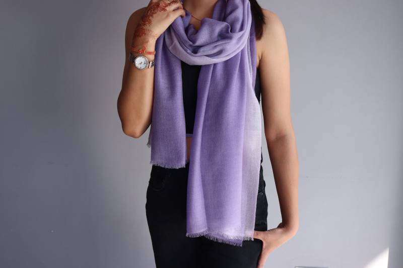 Super Softer Kaschmir in Zweifarbiger Malven-Töne von Himalayanpearl