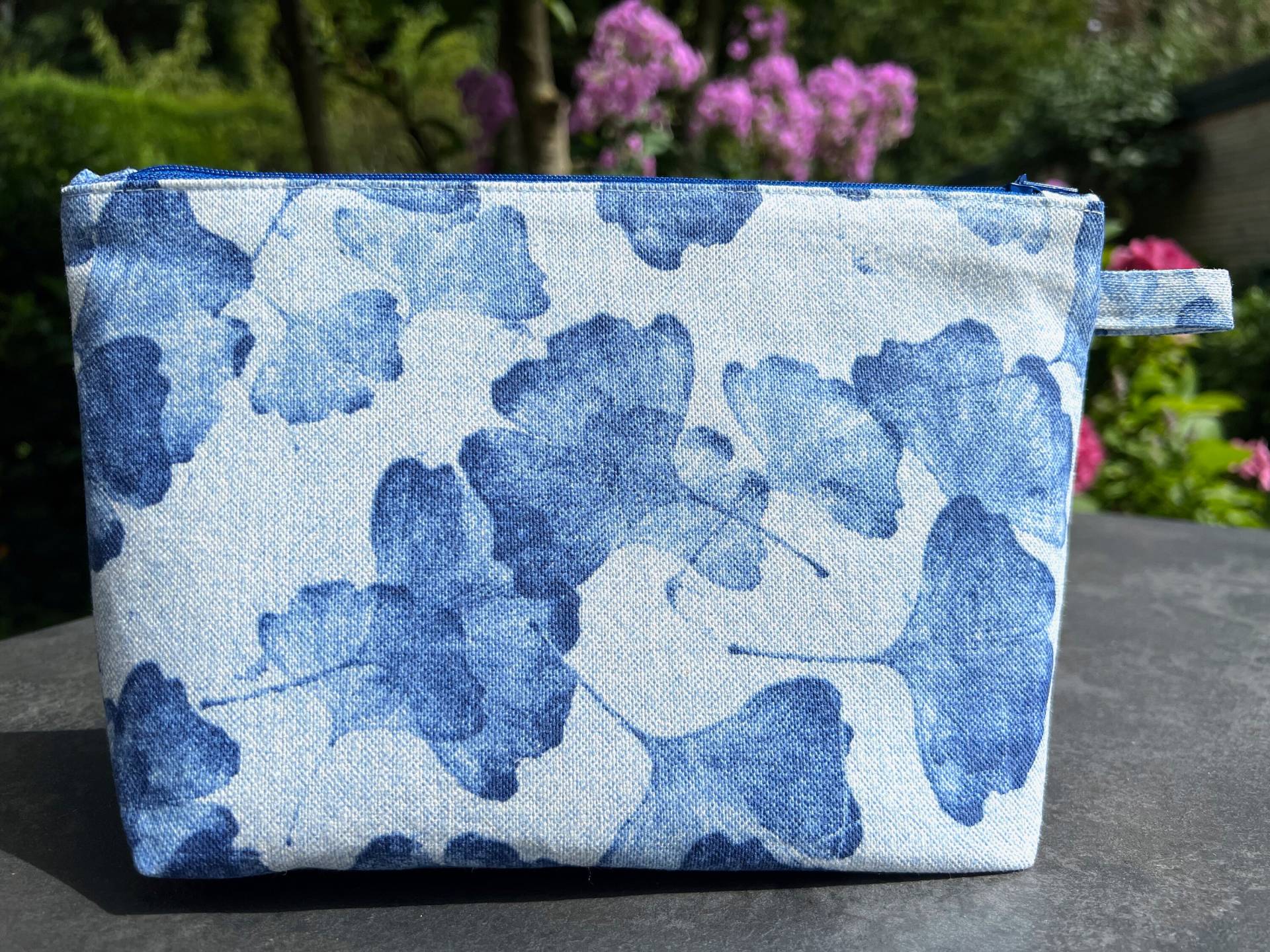 Kosmetiktasche "Ginkgo", Blau | Gr. M Kosmetiktasche "Ginkgo", Blau | Gr. M von HimmelsZwirn
