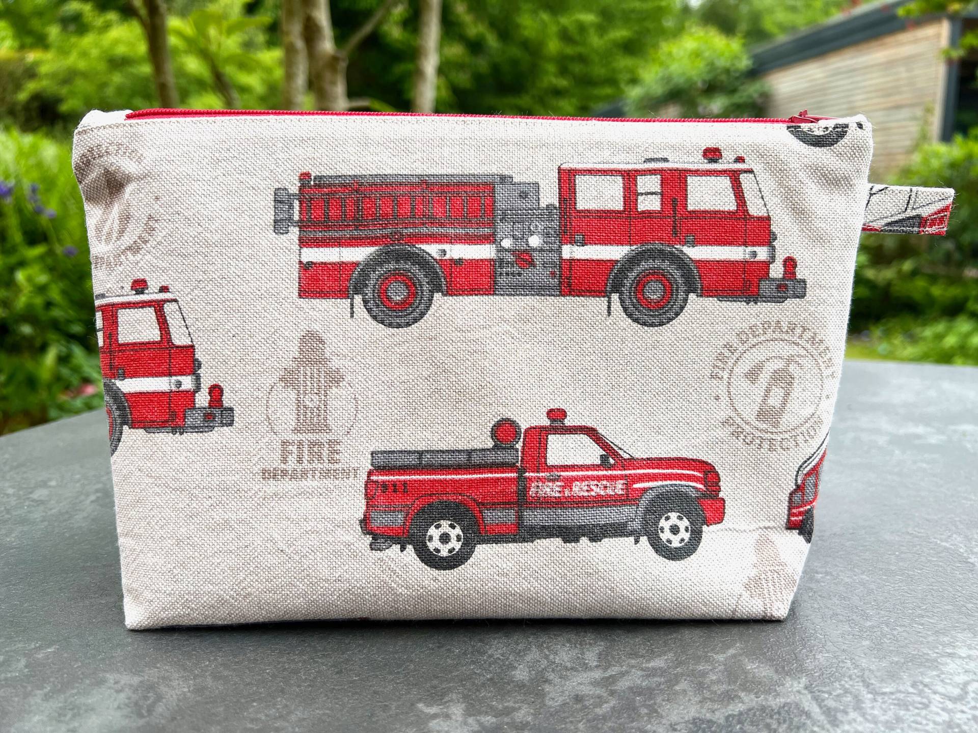 Kosmetiktasche "Tatütata, Die Feuerwehr Ist Da", Beige | Gr.m Kosmetiktasche "Tatütata, Die Feuerwehr Ist Da", Beige | Gr.m von HimmelsZwirn