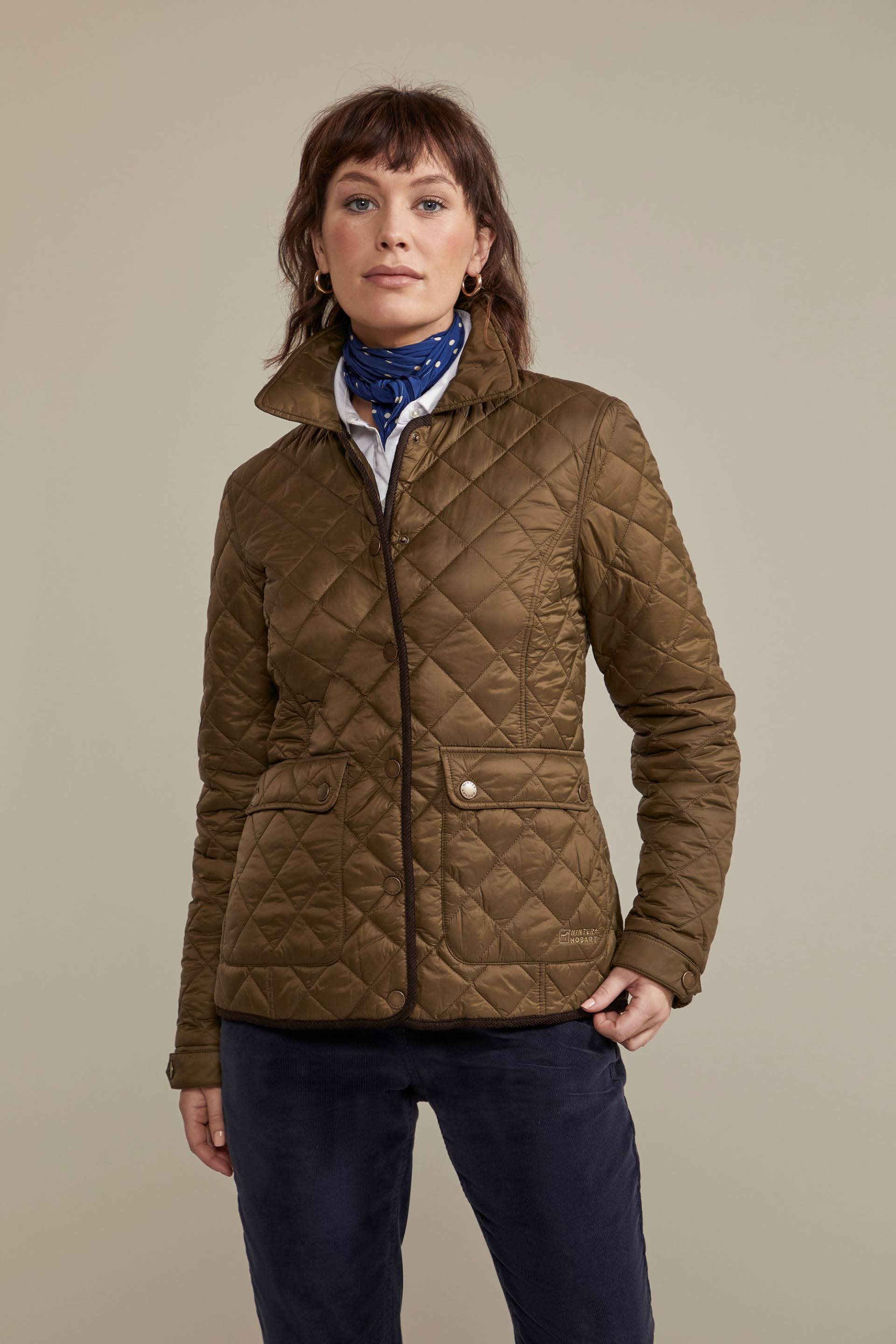 Harlow Kurze Damen-Steppjacke - Khaki von Hinter + Hobart