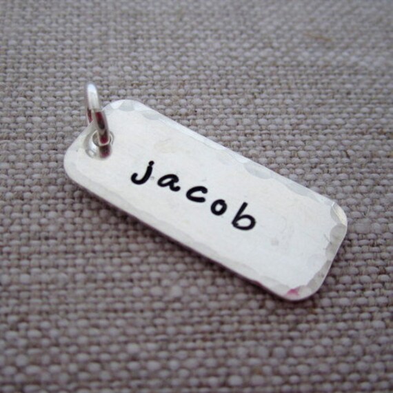 Eleganter Rechteckiger Namensanhänger Eleganter Rechteckiger Namensanhänger von HipMomJewelry
