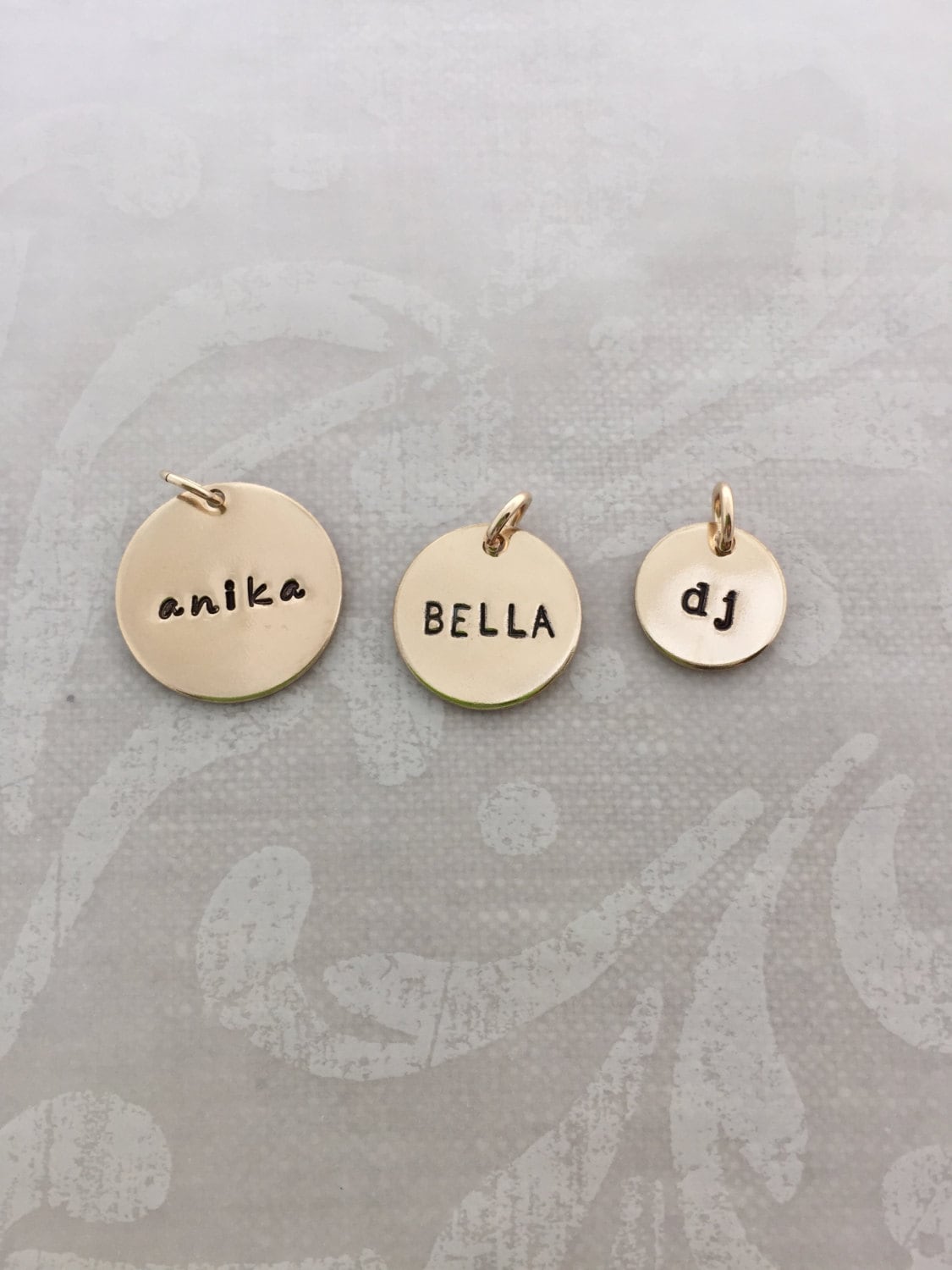 Gold-Fill Namensanhänger Gold-Fill Namensanhänger von HipMomJewelry
