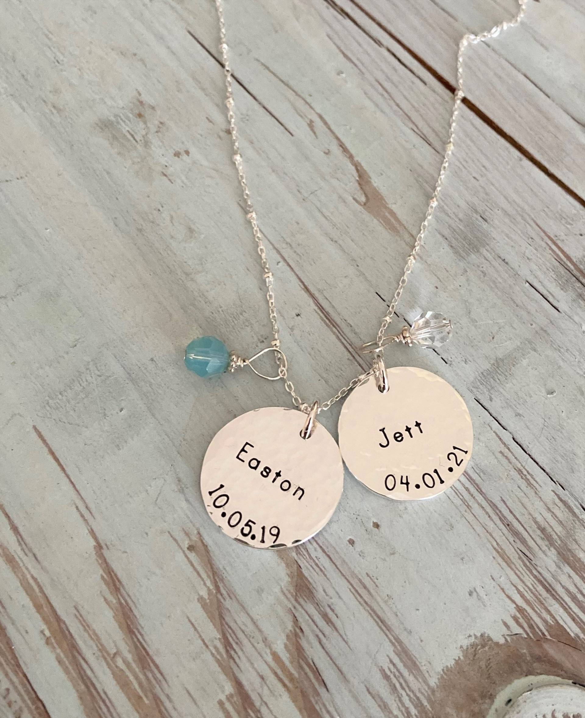Name & Geburtsdaten Sterling Silber Charm Halskette Name & Geburtsdaten Sterling Silber Charm Halskette von HipMomJewelry
