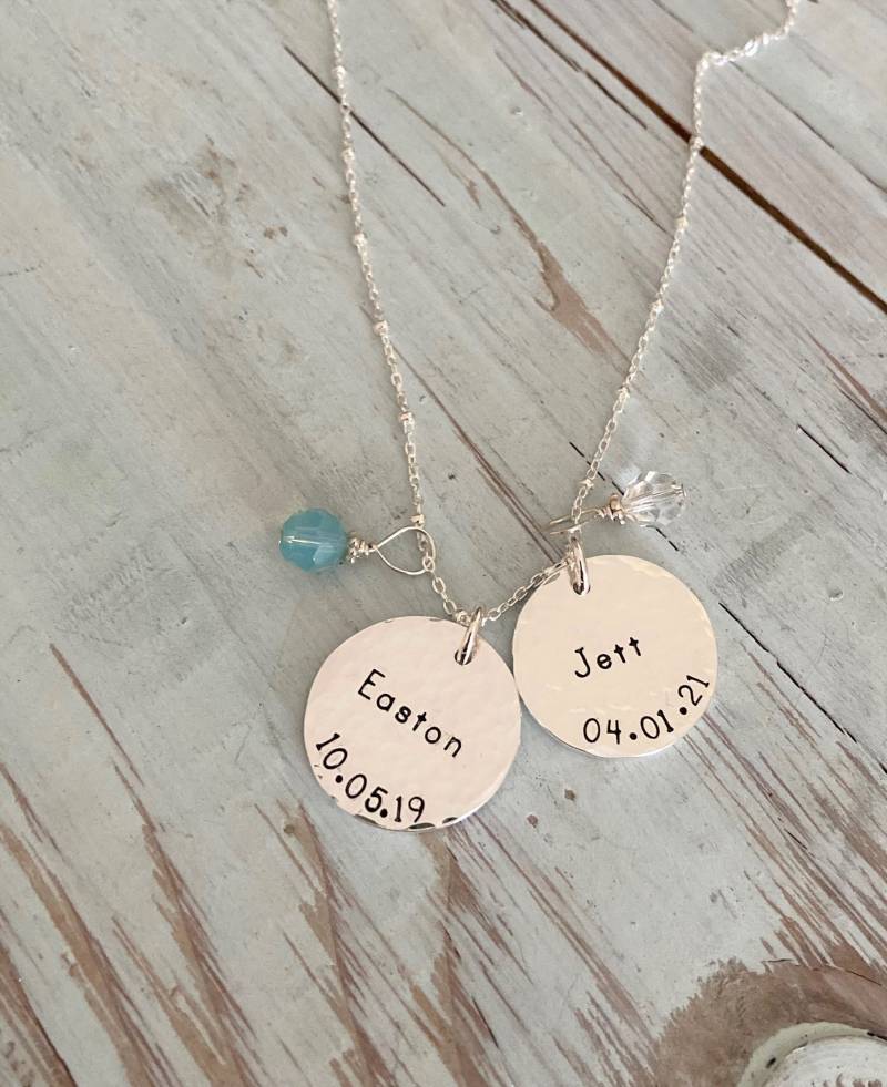 Name & Geburtsdaten Sterling Silber Charm Halskette von HipMomJewelry