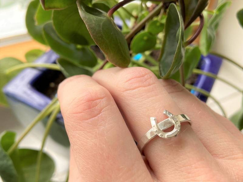 Sie Glück Hufeisen Ring Sie Glück Hufeisen Ring von HipMomJewelry