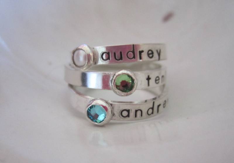 sterling Silber Name & Geburtsstein Ring sterling Silber Name & Geburtsstein Ring von HipMomJewelry