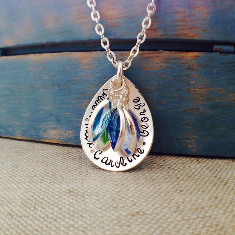 sterling Silber Teardrop Namenskette von HipMomJewelry