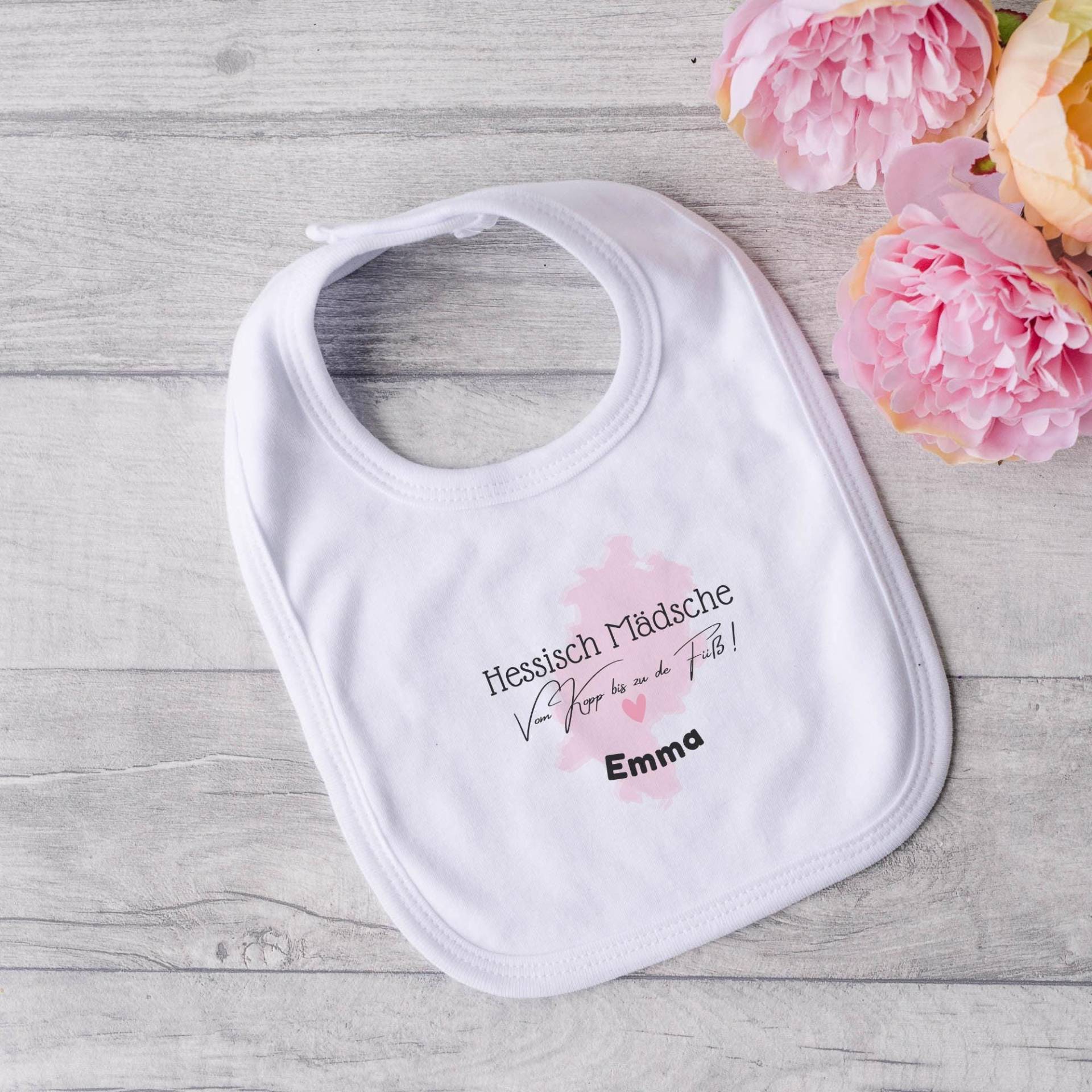 Hessisch Mädsche - Baby Lätzchen. Ein Personalisiertes Geschenk Zur Geburt Oder Zum Geburtstag. Für Alle Hessen Liebhaber Hessisch Mädsche - Baby Lätzchen. Ein Personalisiertes Geschenk Zur Geburt Oder Zum Geburtstag. Für Alle Hessen Liebhaber von HippeVielfalt