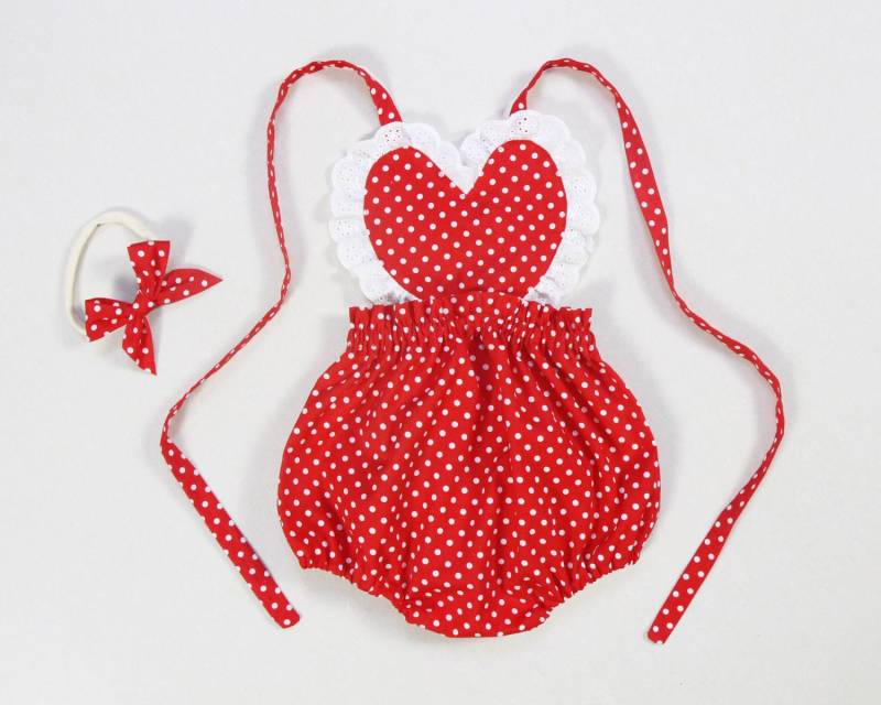 Rot Gepunkteter Baby Romper Baby-Mädchen Valentinstag Outfit Mädchen Rotes Herz Spitze Strampler Geburtstag von HippieBabeLane