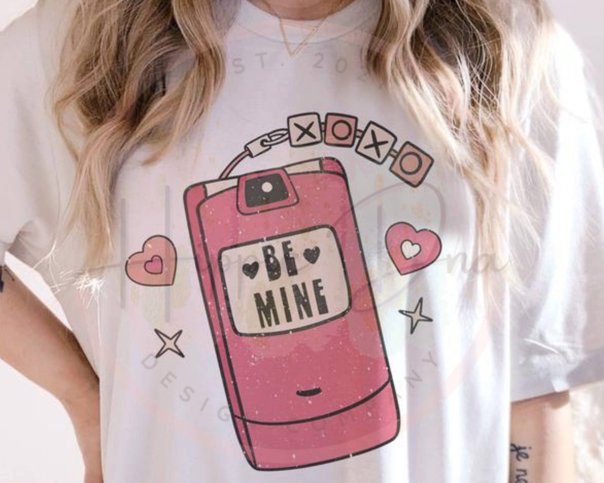 Be Mine Xoxo | Hippie By Design T-Shirts Retro, Hippie, Boho, Valentinstag Vibes von HippieByDesignCo
