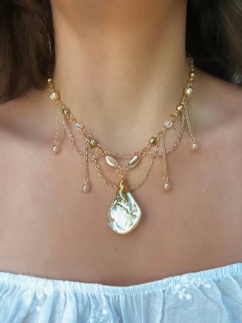 Gold/Silber Perle Unter Dem Meer Halskette | Einzigartig Perlenschmuck Perlmutt Elegantes Statement Stück Braut Perlenkette von HippieHairBeads