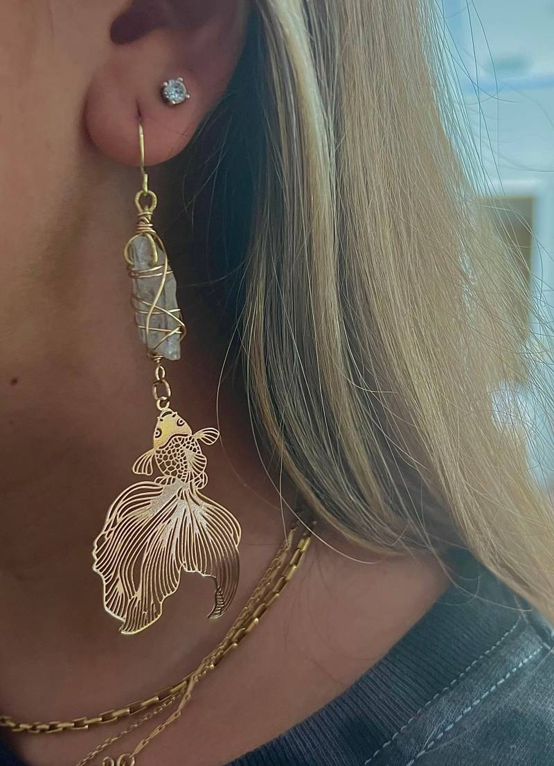 Vergoldete Quarz Koi Ohrringe von HippieHairBeads