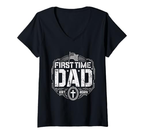 Damen First Time Dad Est 2025 - Patriotisches christliches Kreuz Vintage T-Shirt mit V-Ausschnitt Damen First Time Dad Est 2025 - Patriotisches christliches Kreuz Vintage T-Shirt mit V-Ausschnitt von Hipster Hip Hop Urban Streetwear Graphics