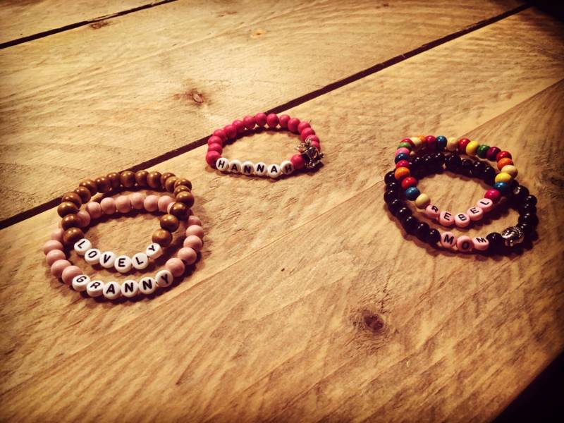 Buchstabenarmbänder von HipvanWol