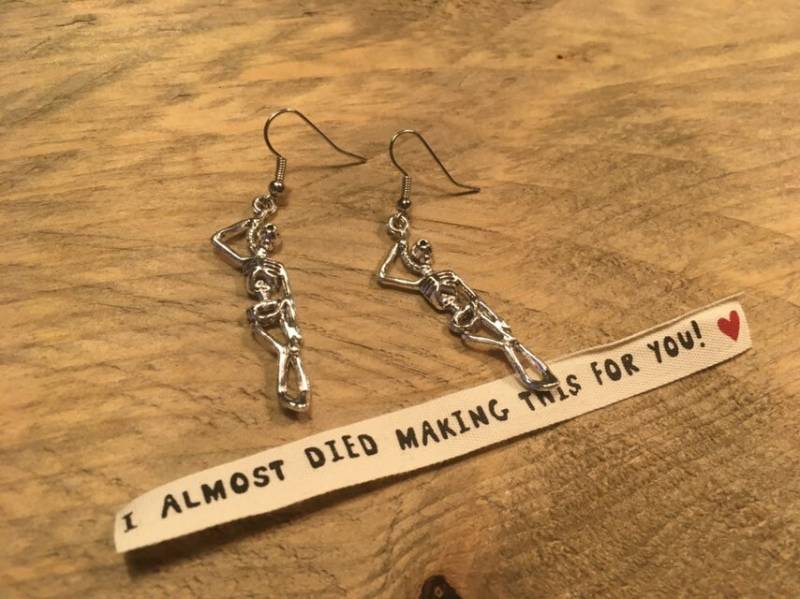 Skelett Ohrringe von HipvanWol