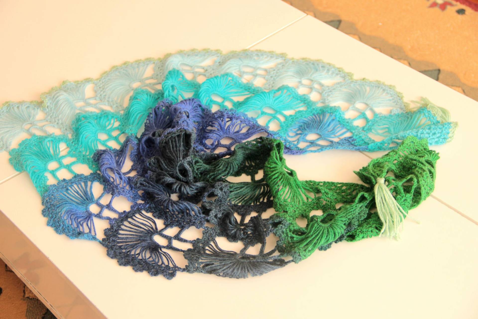 Dreieckstuch, Cape Wickeln, Gehäkelter Shrug, Brautjungfer Geschenk, Gehäkeltes Brautschal Accessoires, Baktüs Schal von HirasuAccessories