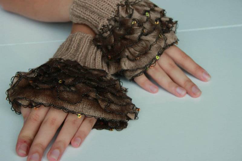 Fingerlose Handschuhe Handgestrickte Elegante Rüschenhandschuhe, Rüschenbraune Frühlingsmode von HirasuAccessories