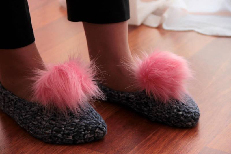 Gehäkelte Hausschuhe, Füße Warm, Pompom Slipper, Häkelschuhe, Geschenk Für Sie, Frauengeschenk, İdeas von HirasuAccessories